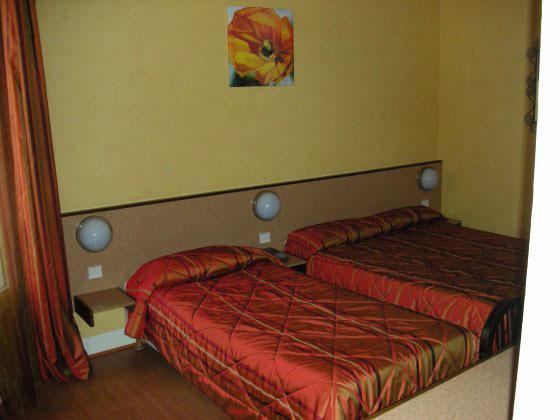 Hotel Douglas Puteaux Bilik gambar