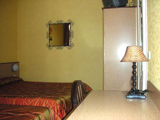 Hotel Douglas Puteaux Bilik gambar